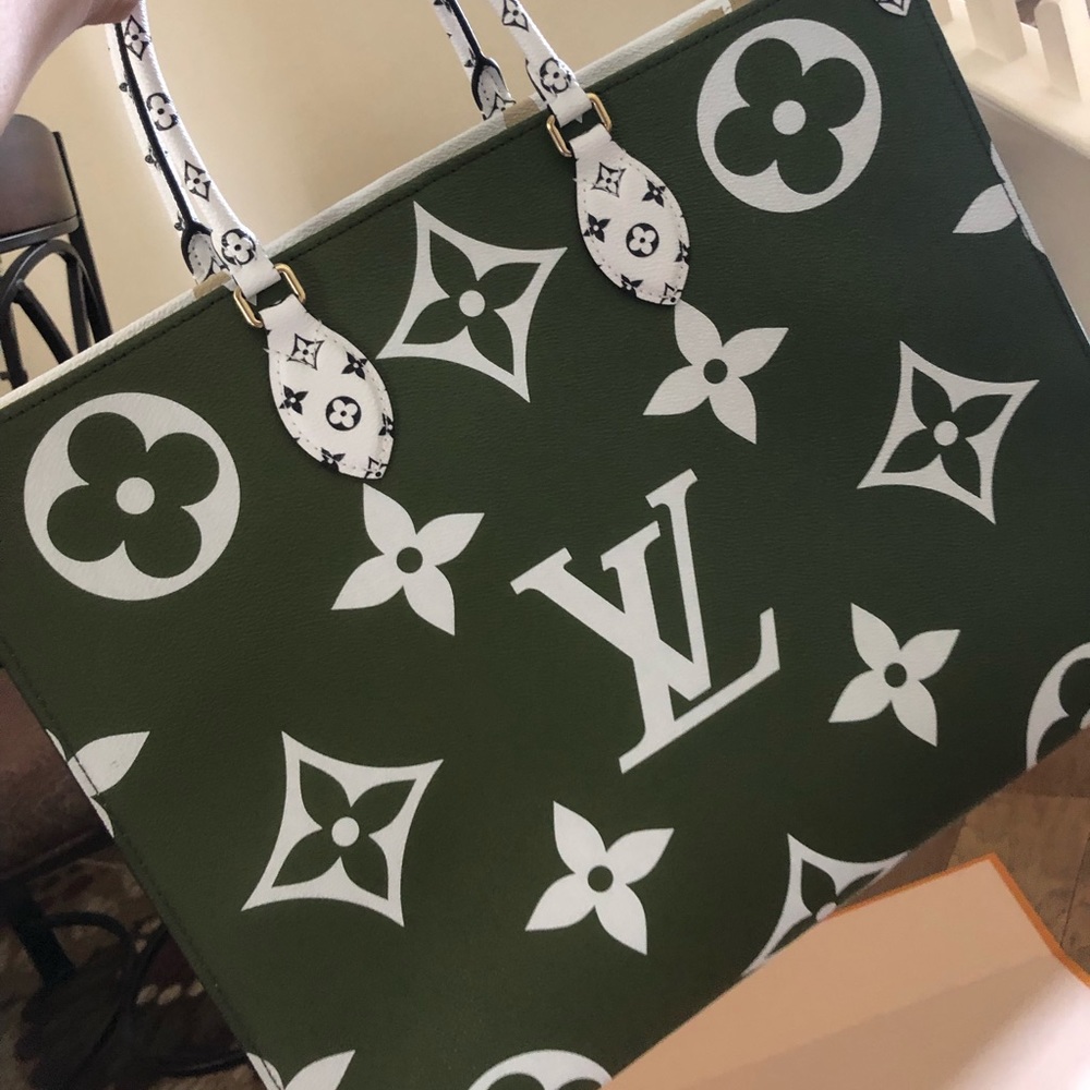 Louis Vuitton Giant Monogram Onthego Khaki Green